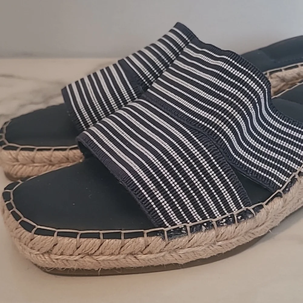 Me Too Cayman Navy Striped Wedge Slip-on Sandals Stretch Bands Wmns 9 Coastal